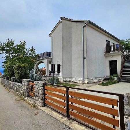 Apartman Agava Njivice Exterior foto